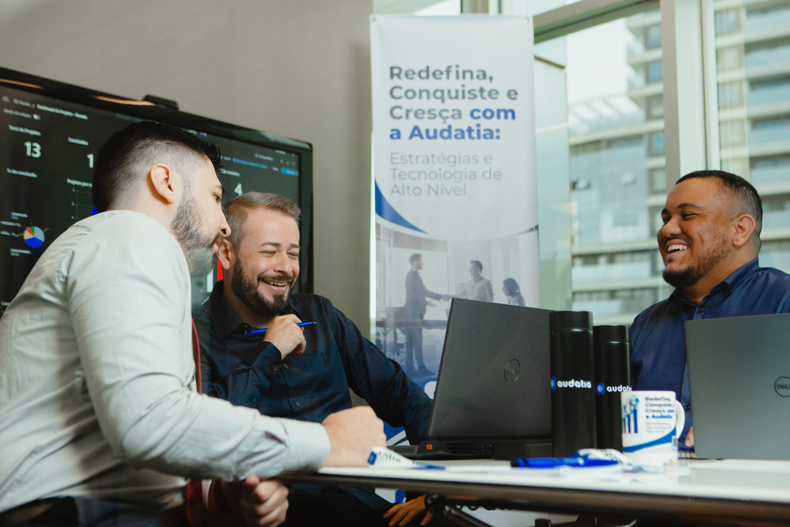 Especialistas da Audatia conduzindo a implantação de ClickUp com o time do cliente