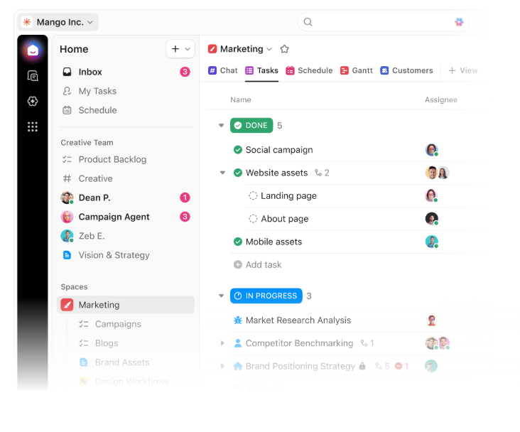 Interface do ClickUp em tema escuro com um agente de IA de campanha e um painel de visão e estratégia